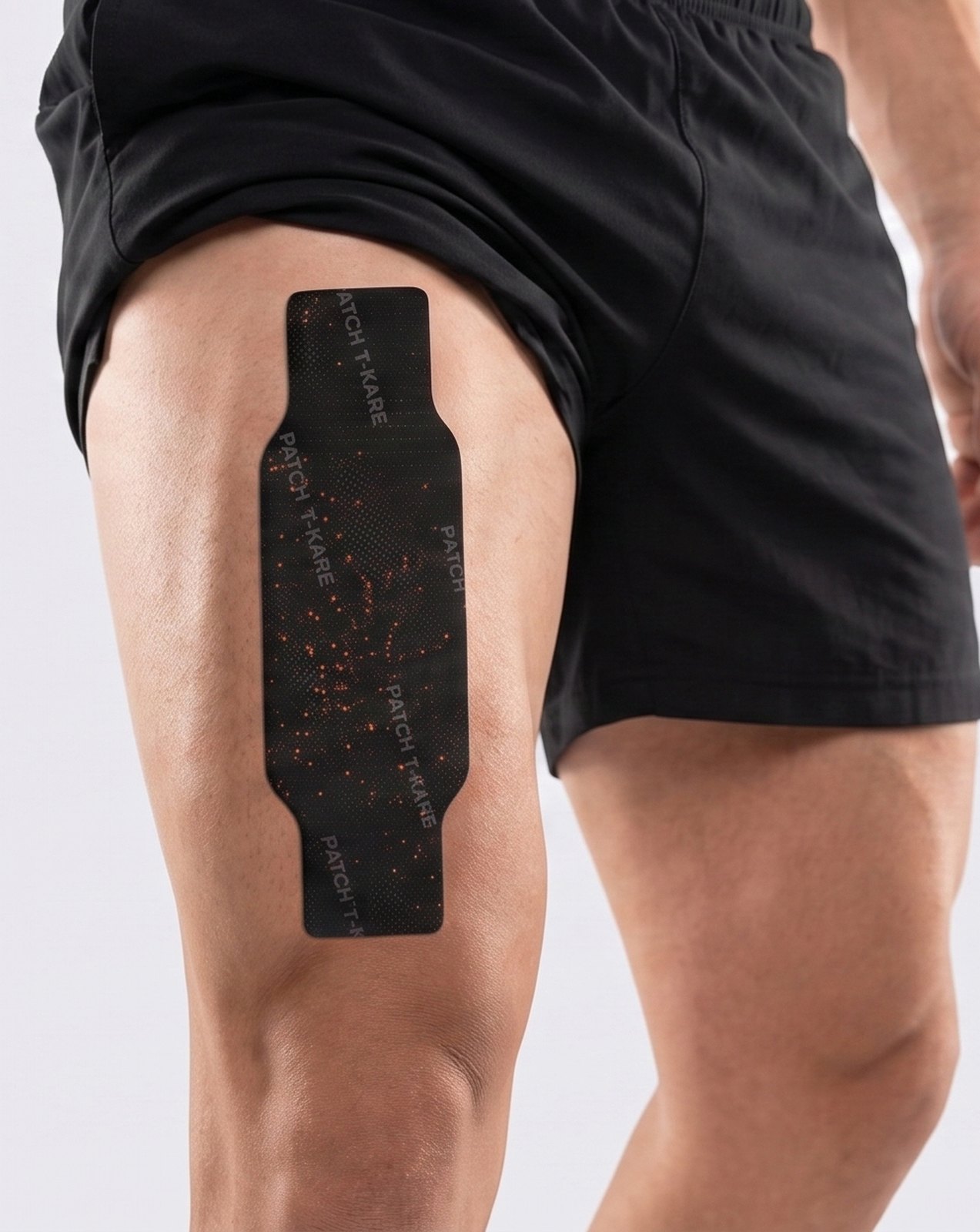 Patch T-KARE posé à plat sur le haut de la cuisse